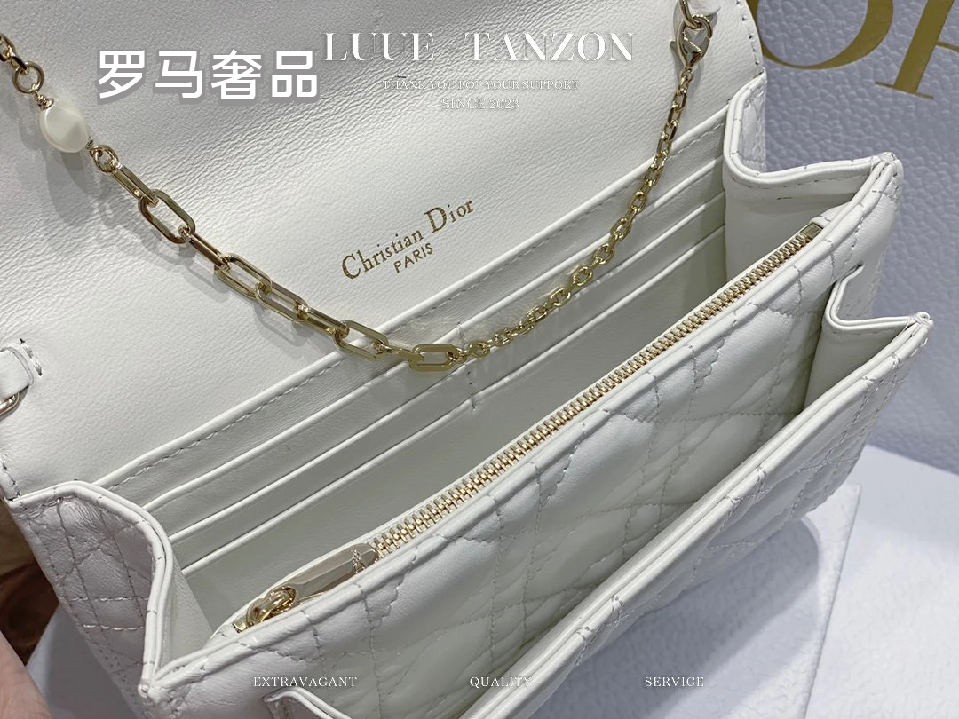 Dior Elegant White Quilted Leather Flap Shoulder Bag with Gold Chain Strap