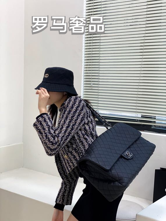 Luxury Oversized Black Quilted Leather Shoulder Bag - Maxi Flap Handbag for Women