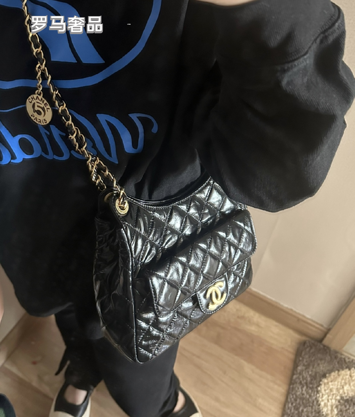 Elegant Black Quilted Patent Leather Shoulder Bag with Gold Chain Strap