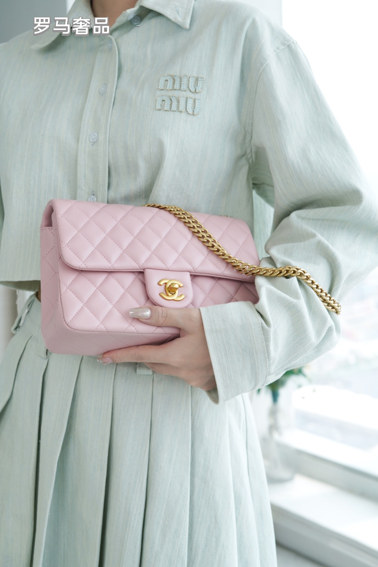 Pink Quilted Flap Bag with Gold-Tone Chain and Logo - Blue Tanzon