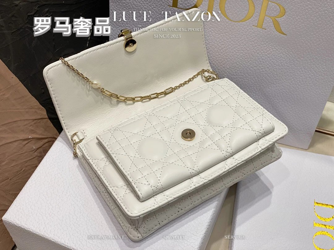 Dior Elegant White Quilted Leather Flap Shoulder Bag with Gold Chain Strap