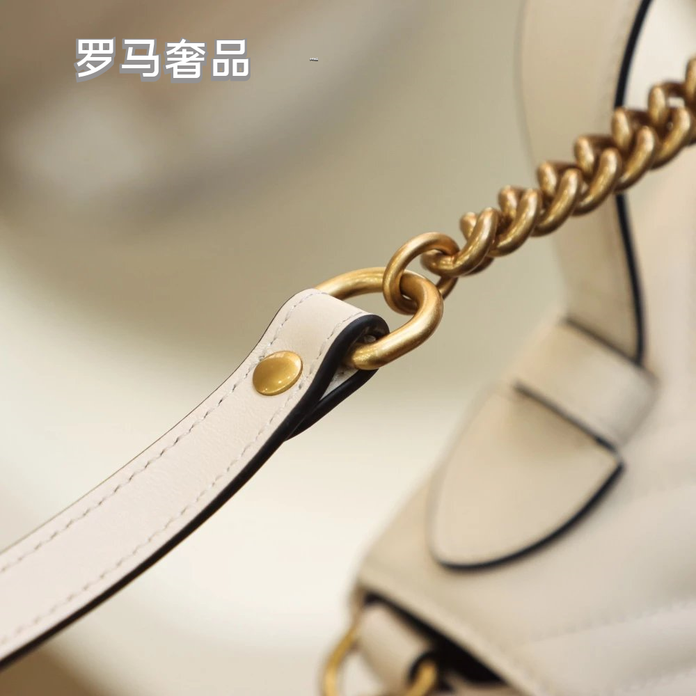 Gucci Elegant White Chevron Quilted Leather Handbag with Gold Hardware