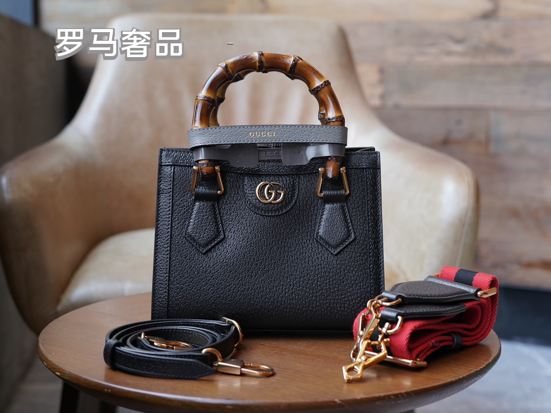 Gucci Vintage Off-White Leather Handbag with Bamboo Handle