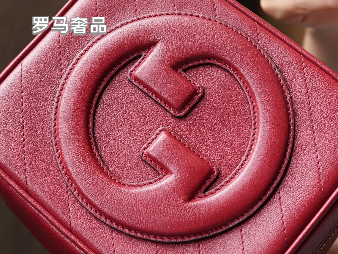 Gucci Red Leather Crossbody Camera Bag with Embossed Logo and Tassel