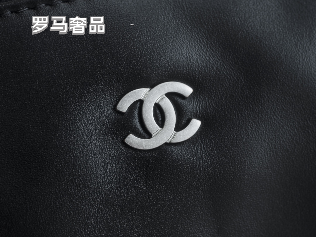 Chanel 22 Mini Handbag - White Quilted Leather with Gold-Tone Hardware