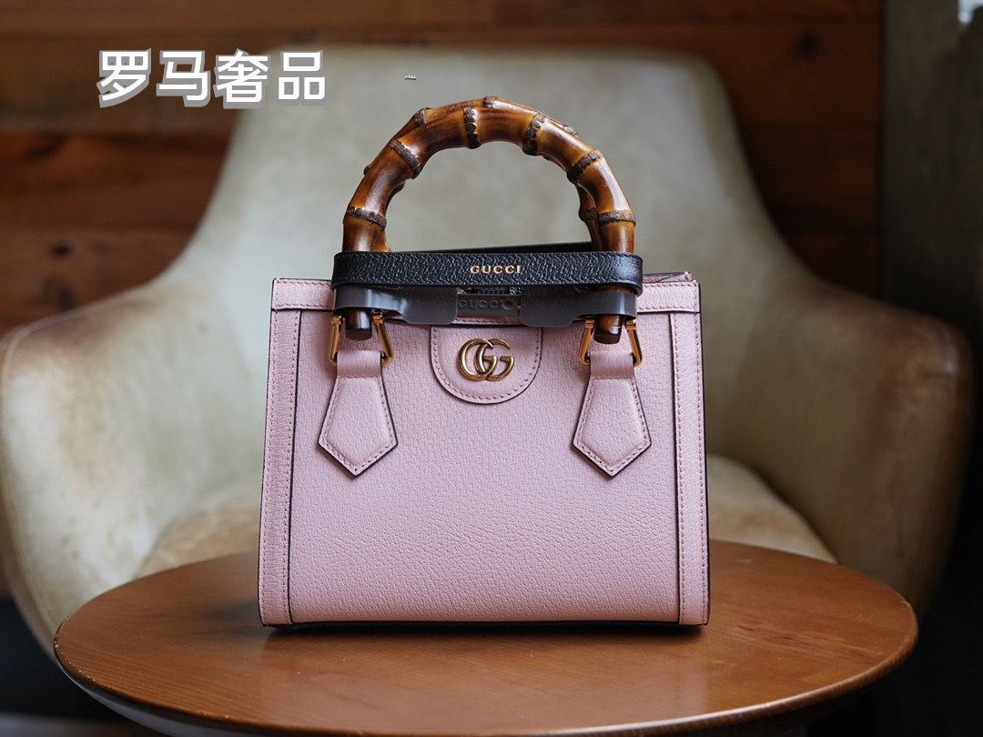 Gucci Vintage Off-White Leather Handbag with Bamboo Handle