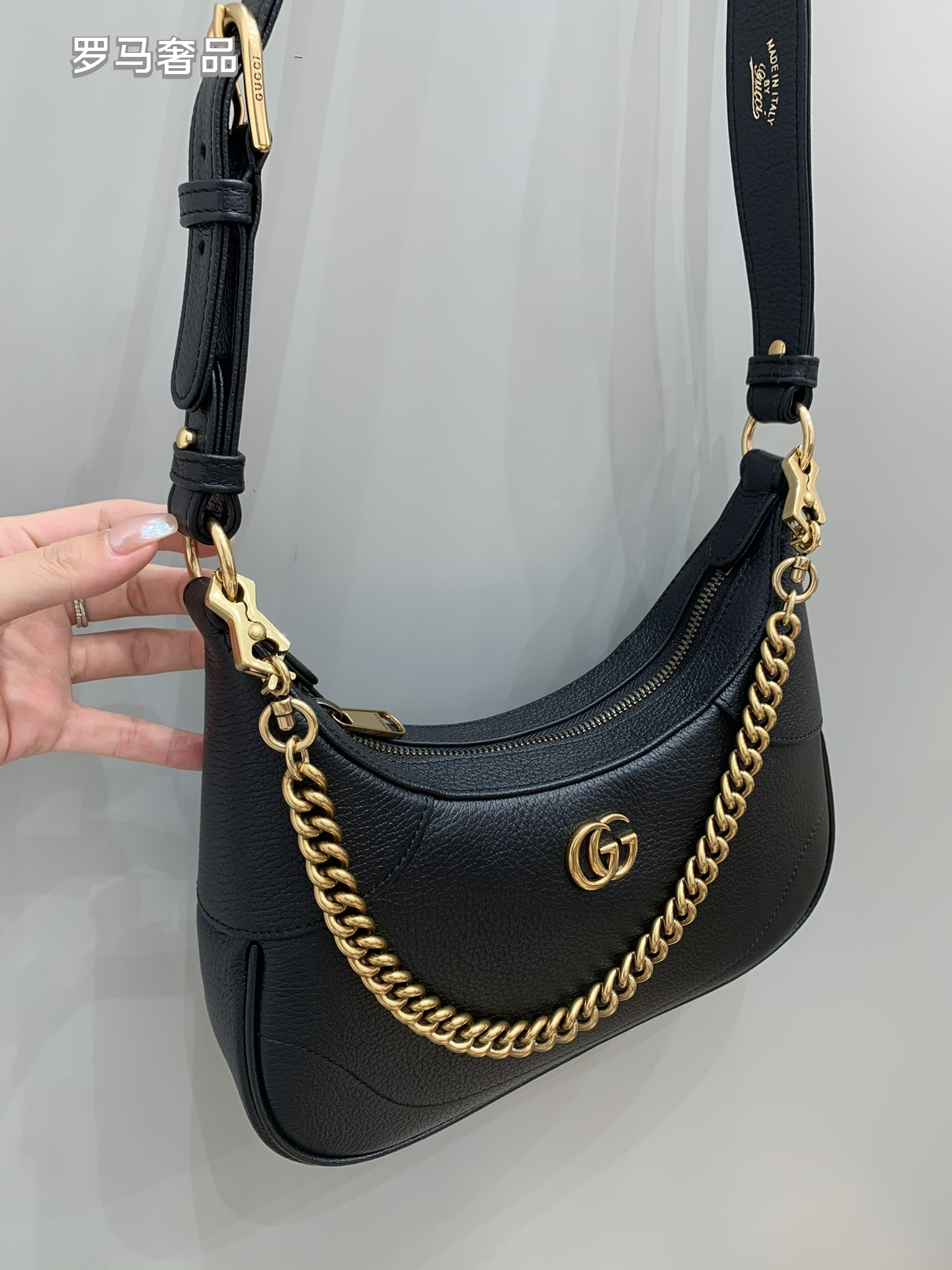 Gucci Luxury White Leather Hobo Bag with Gold Chain Shoulder Strap