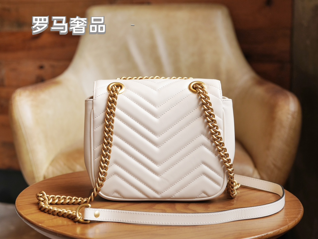 Gucci Elegant Quilted White Leather Shoulder Bag with Gold Chain Strap
