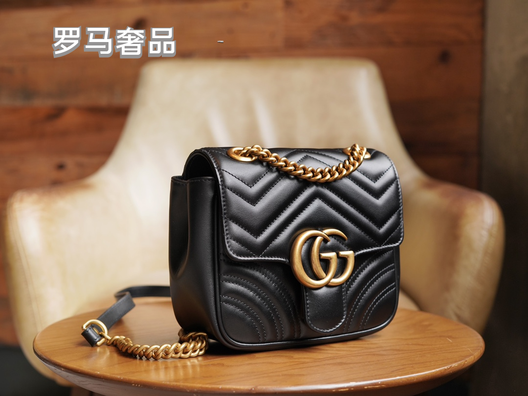 Gucci Elegant Quilted White Leather Shoulder Bag with Gold Chain Strap
