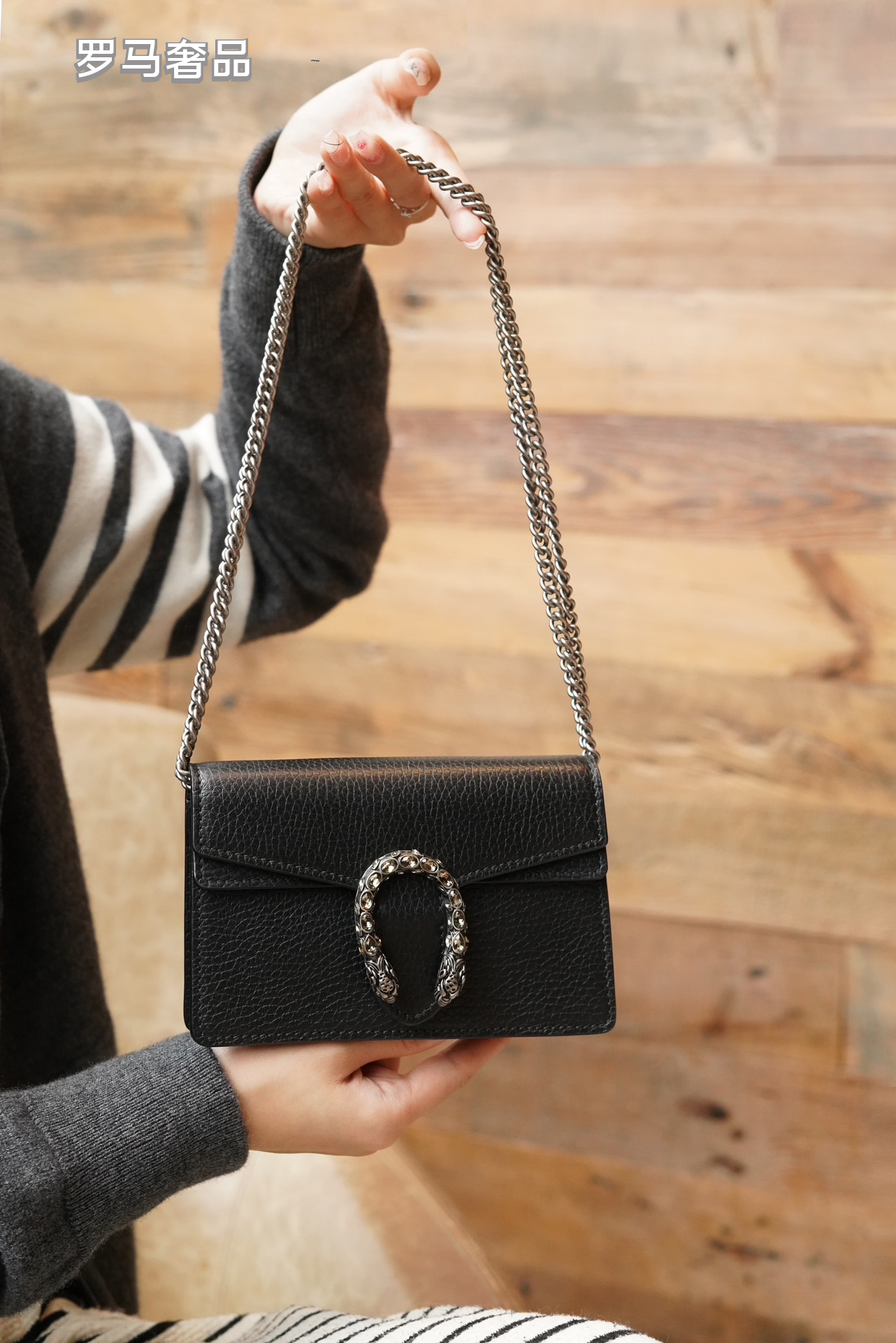 Gucci Black Textured Leather Chain Shoulder Bag with Tiger Head Buckle