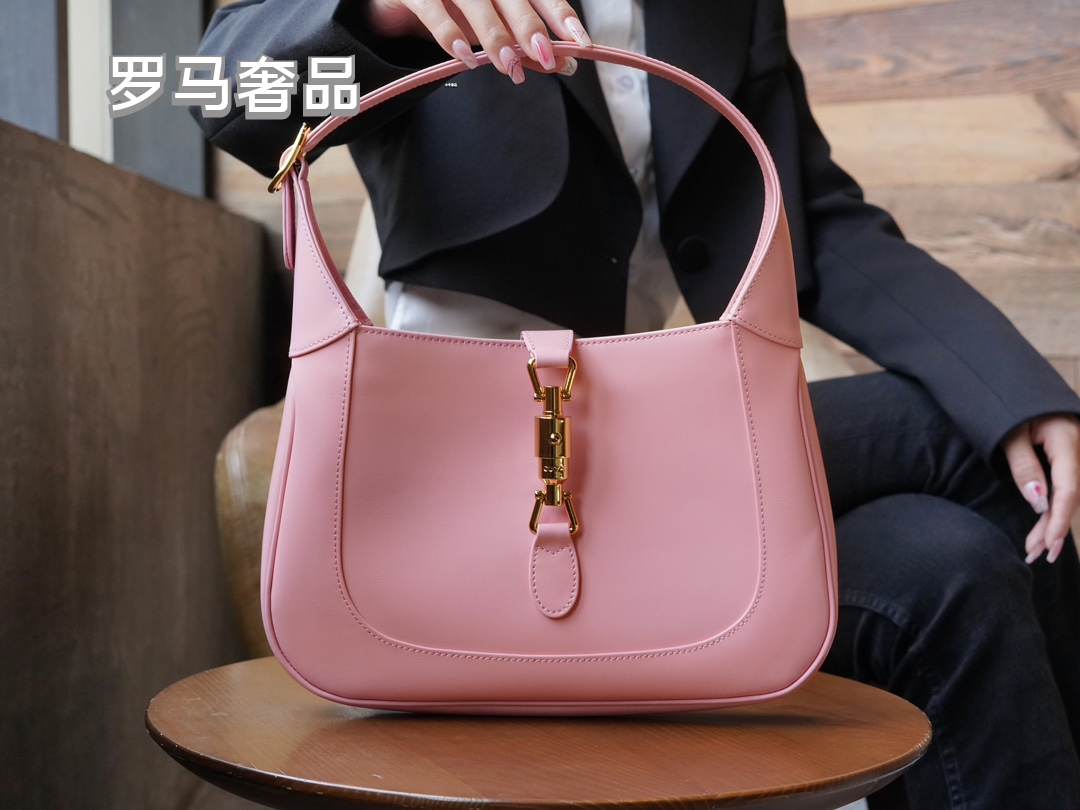 Gucci Vintage Pink Leather Hobo Shoulder Bag with Gold Metal Clasp