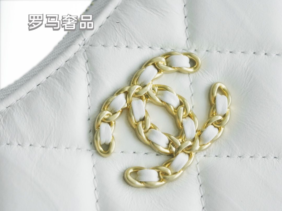 Luxury White Quilted Leather Hobo Handbag with Gold-Tone Chain Strap
