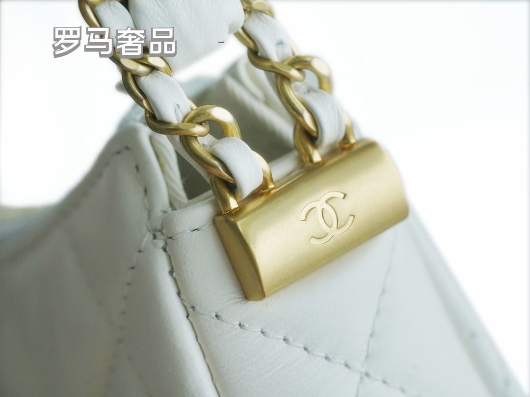 Luxury White Quilted Leather Hobo Handbag with Gold-Tone Chain Strap