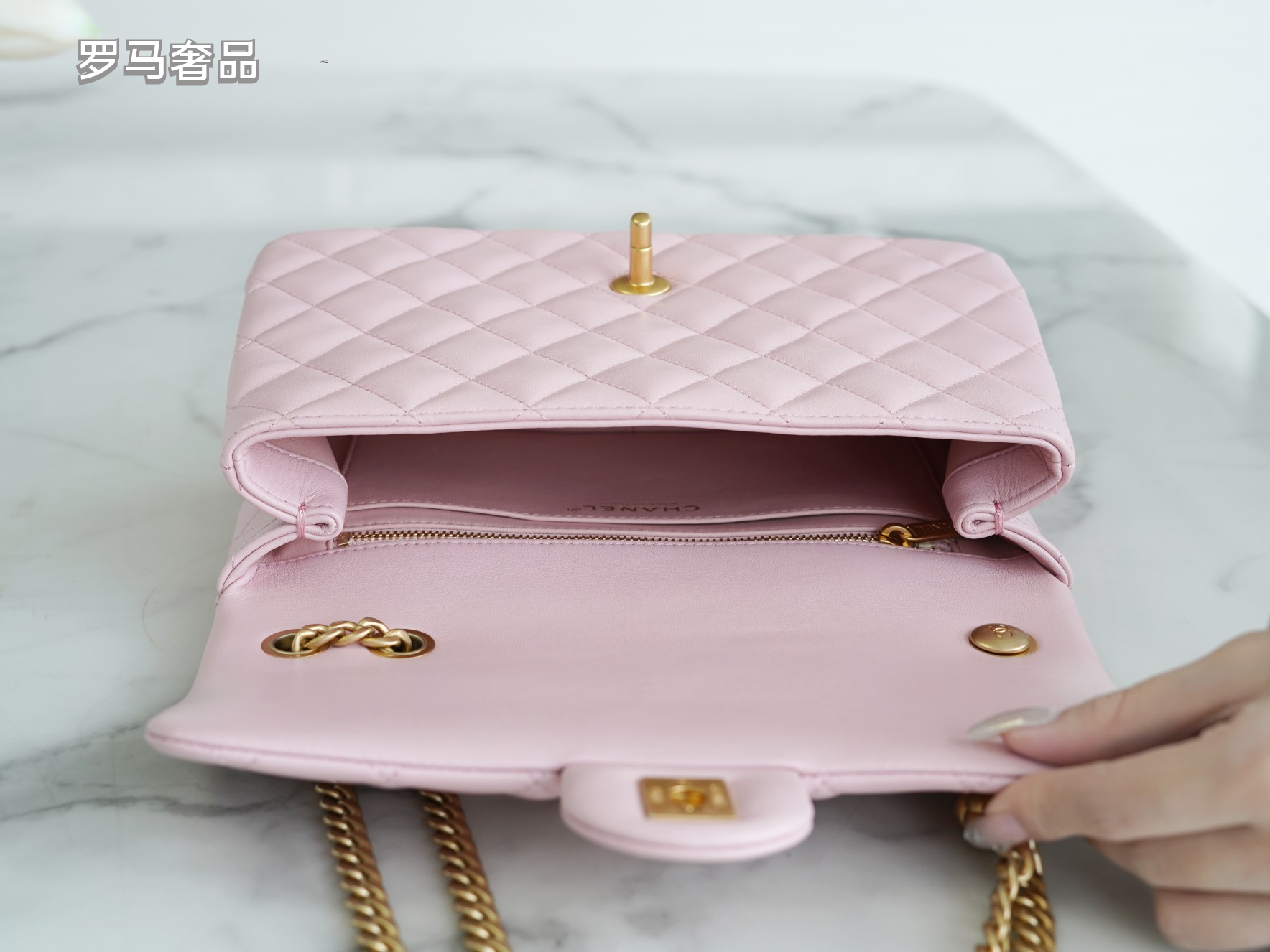 Pink Quilted Flap Bag with Gold-Tone Chain and Logo - Blue Tanzon