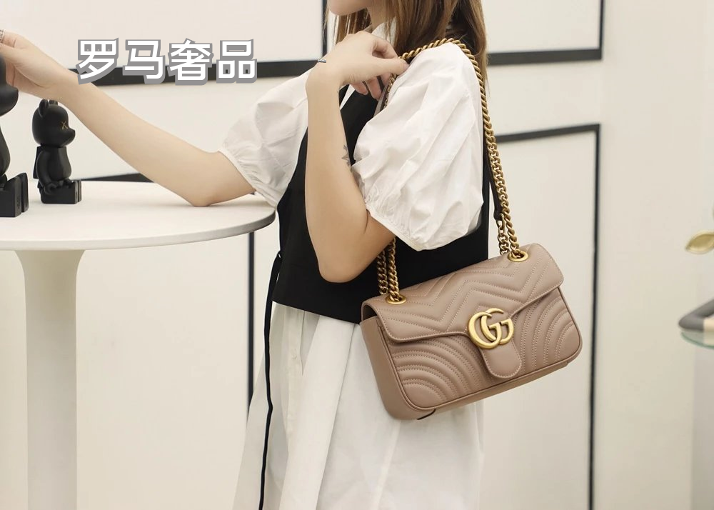 Gucci Chevron Quilted Black Leather Shoulder Bag with Gold Chain