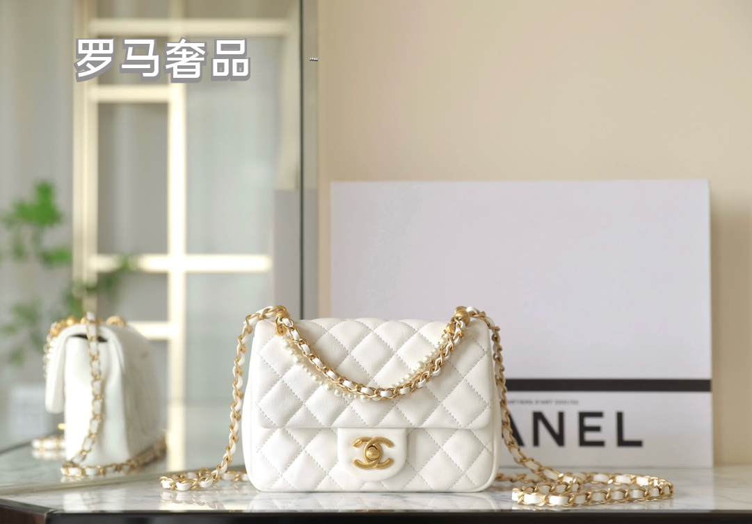 Elegant White Quilted Leather Mini Flap Shoulder Bag with Gold-Tone Hardware