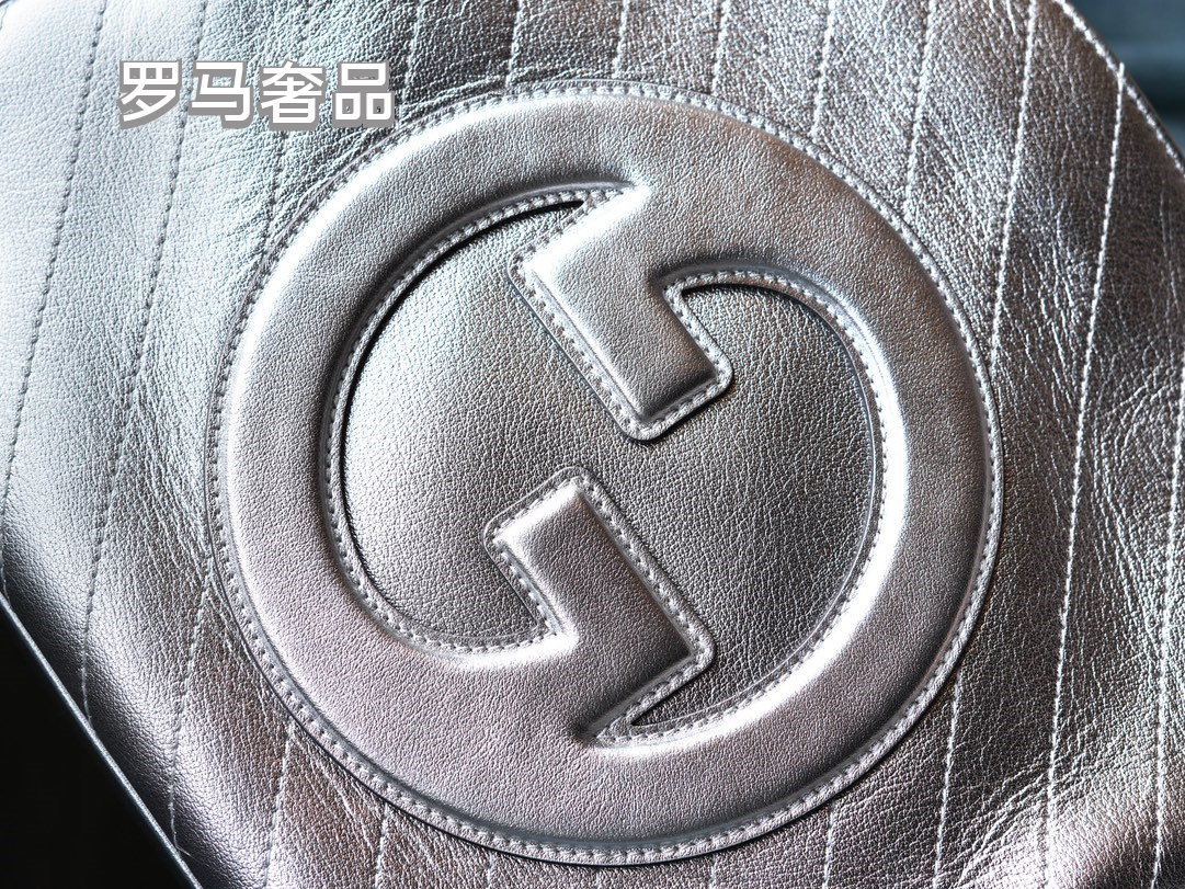 Gucci Metallic Silver Quilted Leather Shoulder Bag with Chain Strap