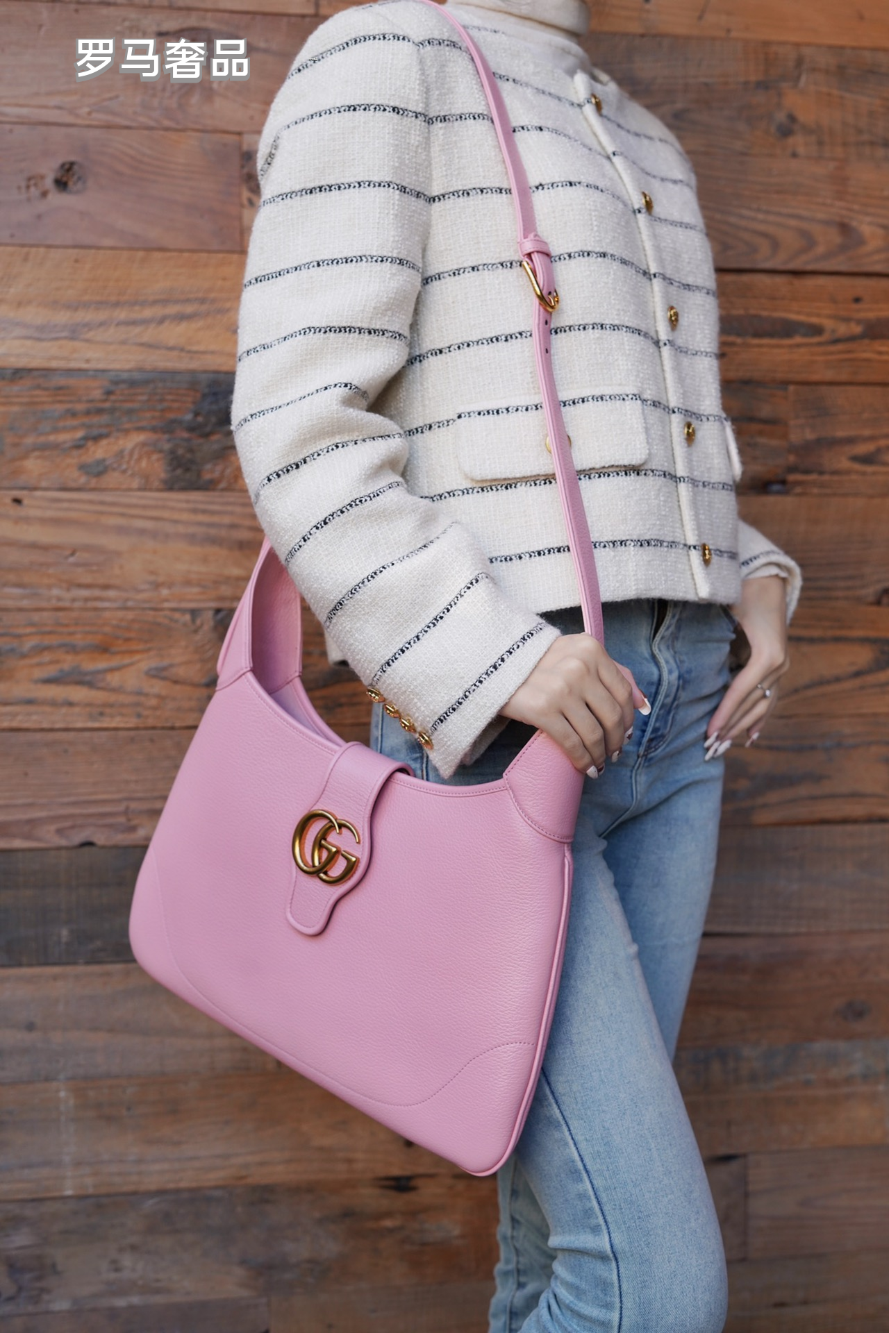 Gucci Vintage Brown Leather Hobo Shoulder Bag with Gold Buckle Accent