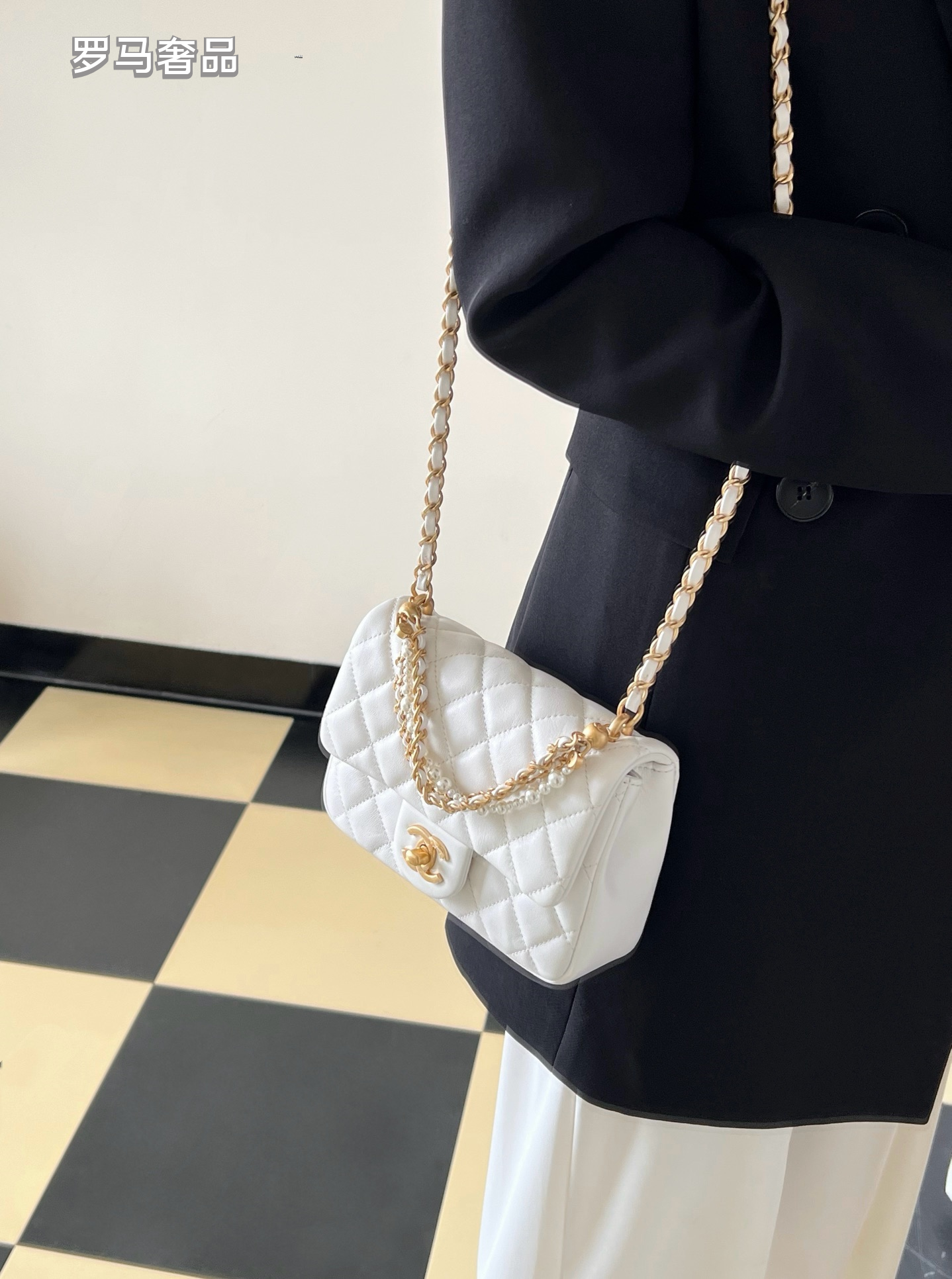 Elegant White Quilted Leather Mini Flap Shoulder Bag with Gold-Tone Hardware
