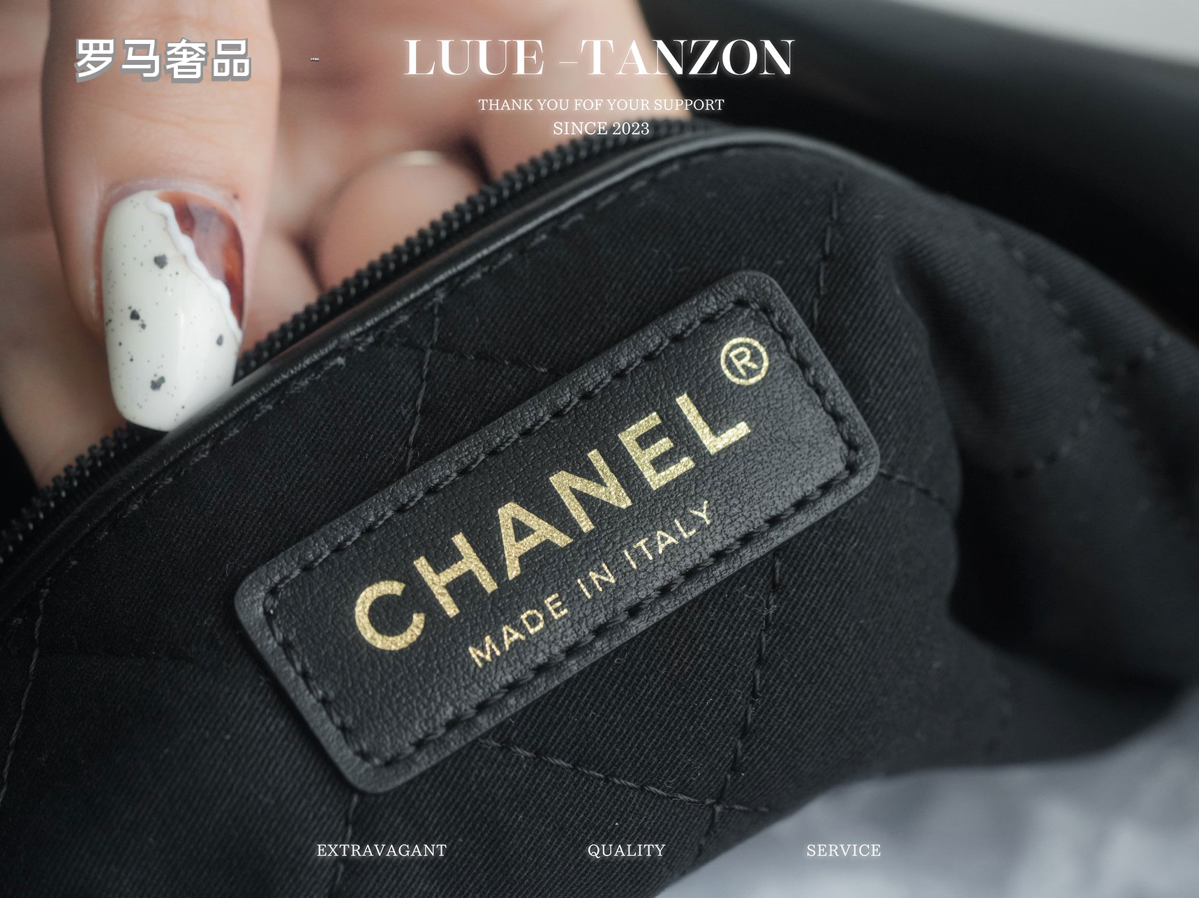 Chanel 22 Handbag - Shiny Calfskin Quilted Leather with Gold-Tone Hardware - Black