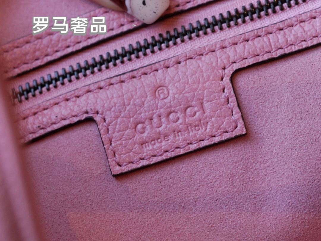 Gucci Vintage Brown Leather Hobo Shoulder Bag with Gold Buckle Accent