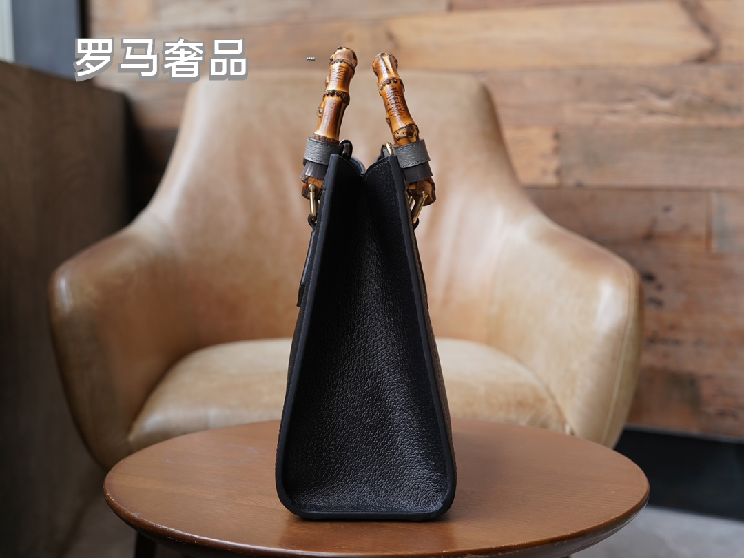 Gucci Elegant Off-White Leather Tote Bag with Bamboo Handles and Web Strap