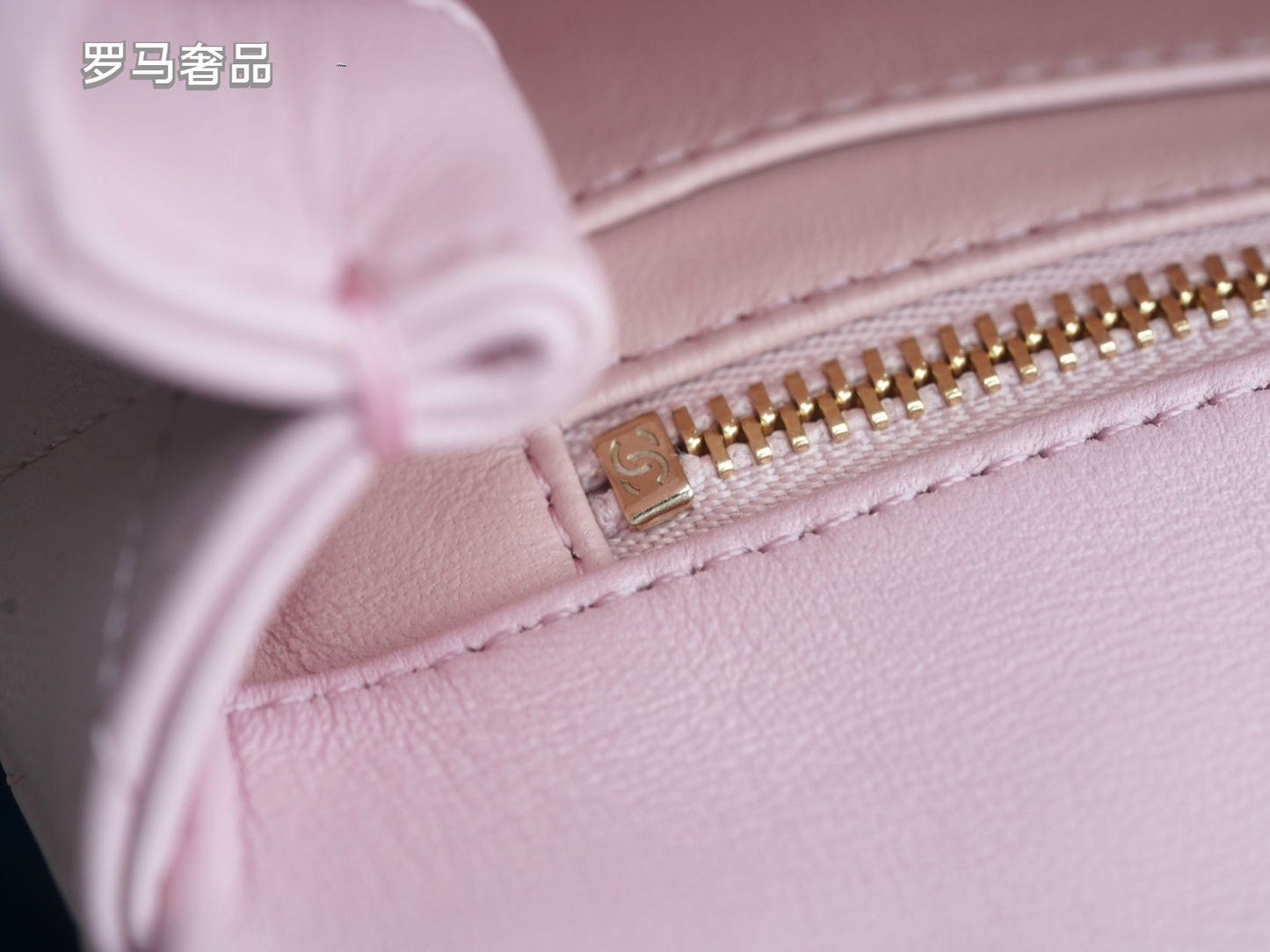 Pink Quilted Flap Bag with Gold-Tone Chain and Logo - Blue Tanzon