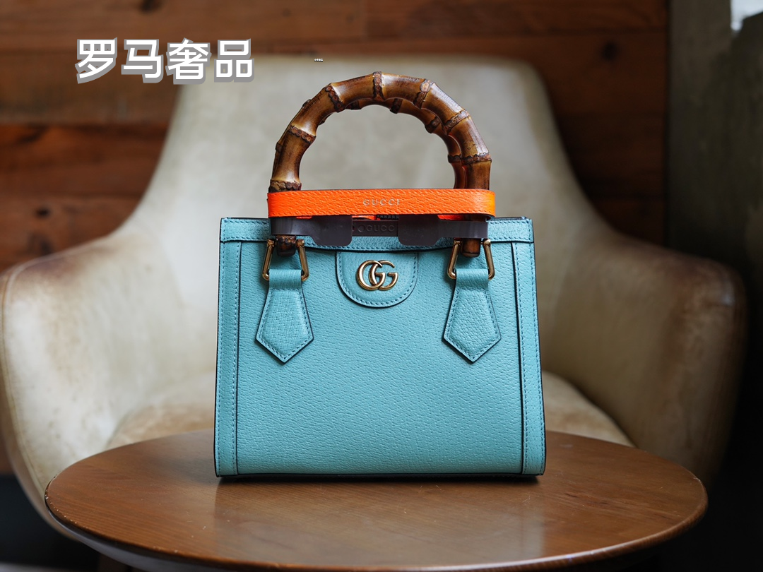 Gucci Vintage Off-White Leather Handbag with Bamboo Handle
