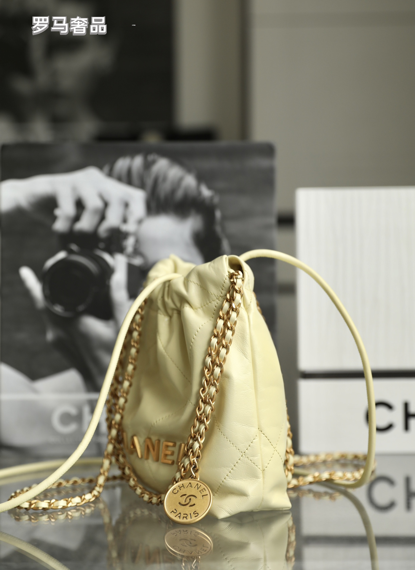 Chanel 22 Small Handbag - Shiny Calfskin &amp; Gold-Tone Metal - Light Yellow