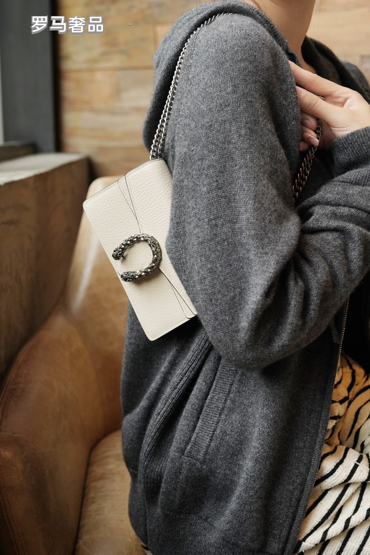 Gucci Black Textured Leather Chain Shoulder Bag with Tiger Head Buckle