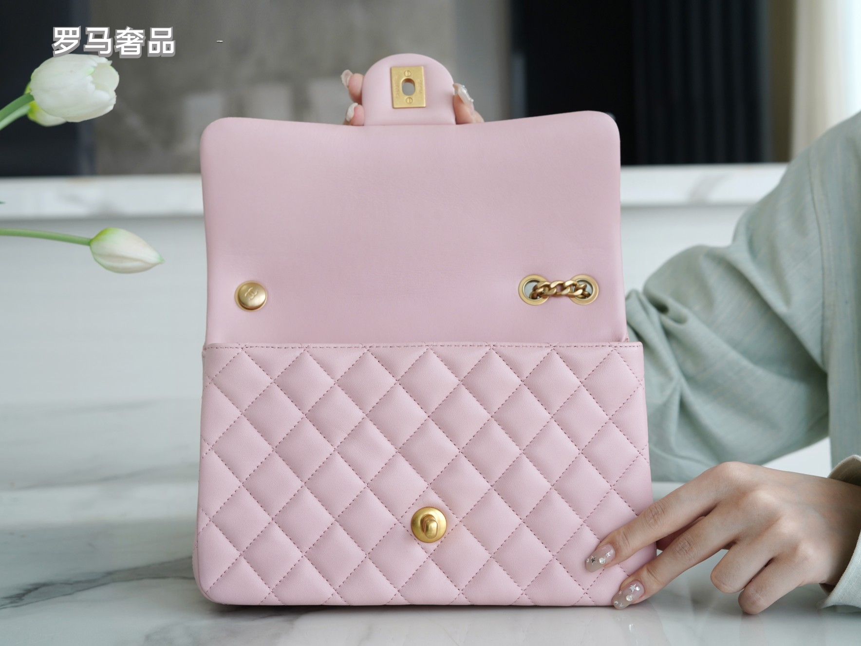 Pink Quilted Flap Bag with Gold-Tone Chain and Logo - Blue Tanzon