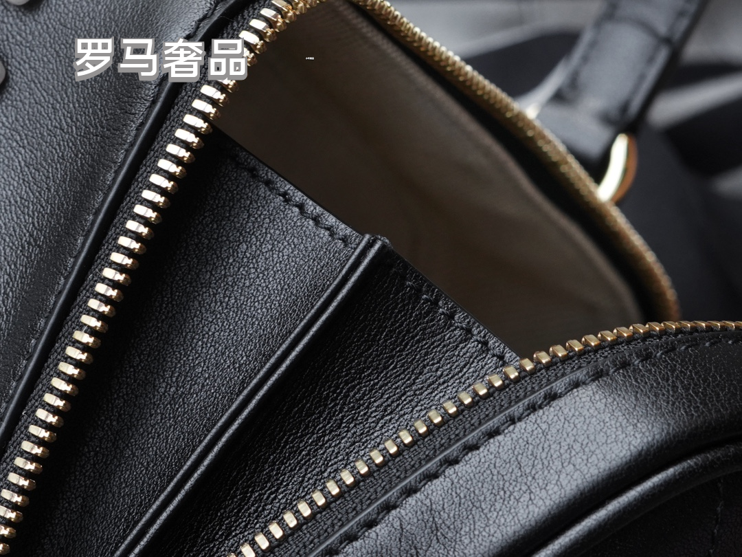 Gucci Black Quilted Leather Top Handle Bag Square Crossbody Purse