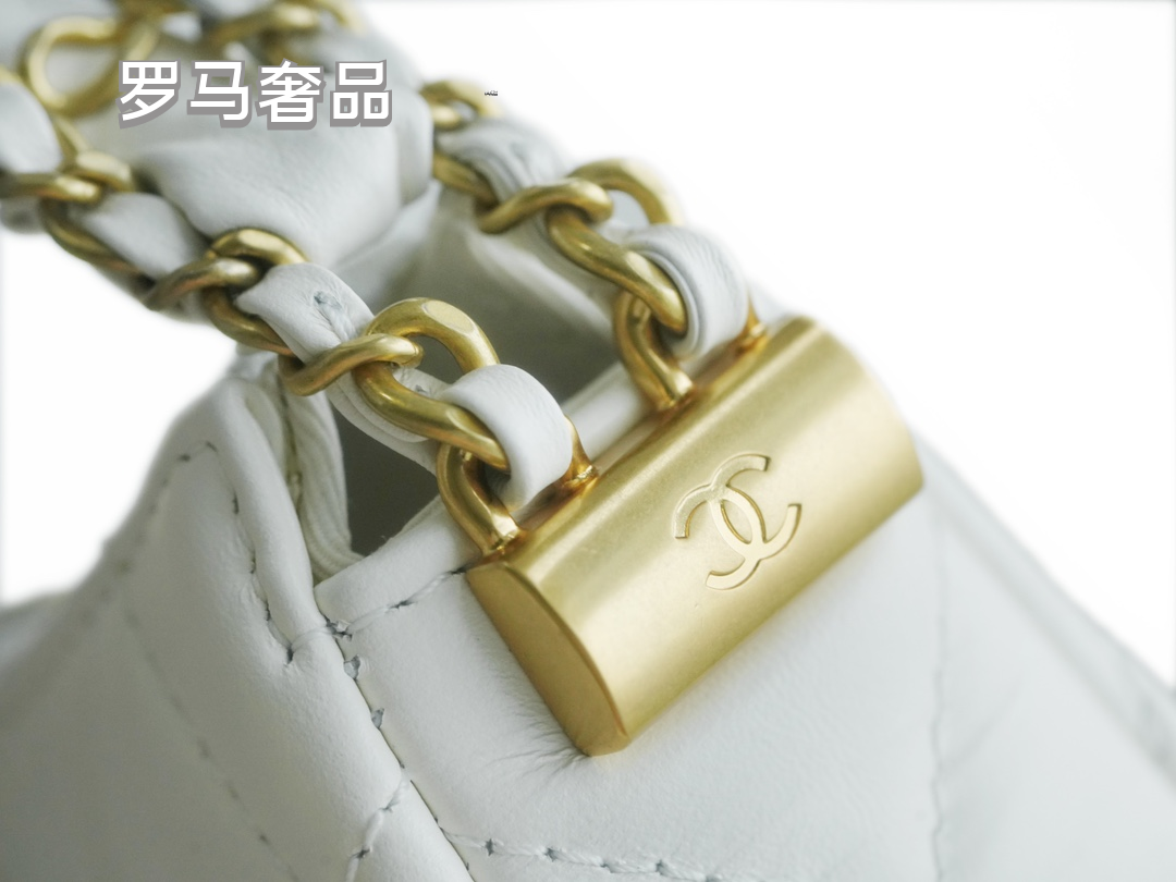 Luxury White Quilted Leather Hobo Handbag with Gold-Tone Chain Strap