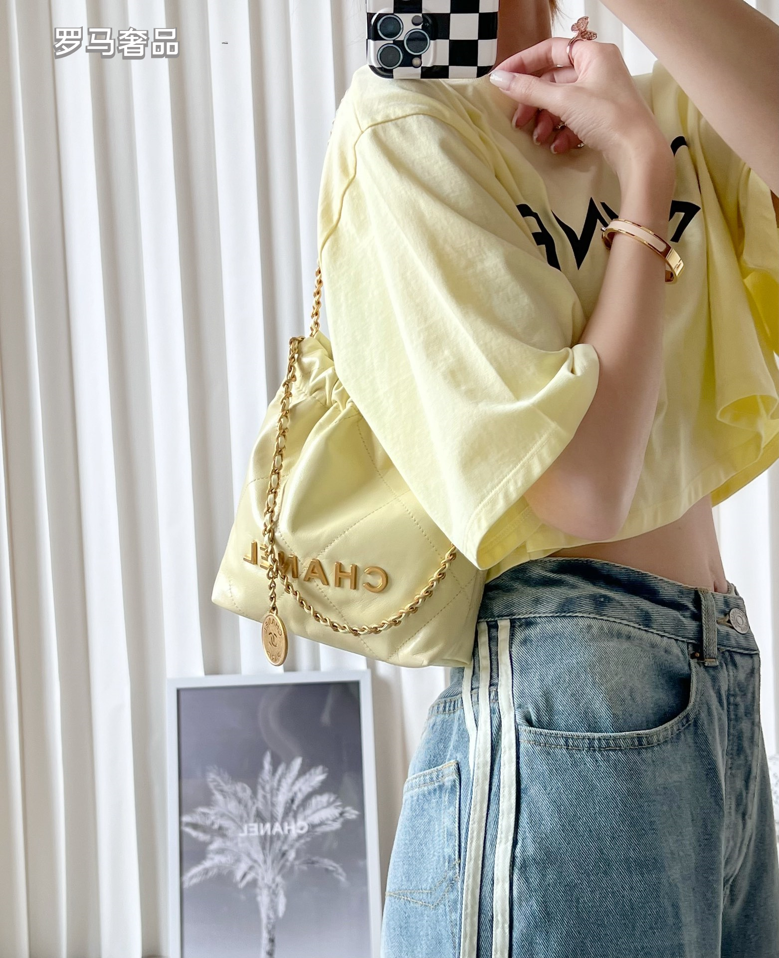 Chanel 22 Small Handbag - Shiny Calfskin &amp; Gold-Tone Metal - Light Yellow