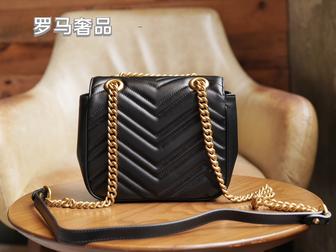 Gucci Elegant Quilted White Leather Shoulder Bag with Gold Chain Strap