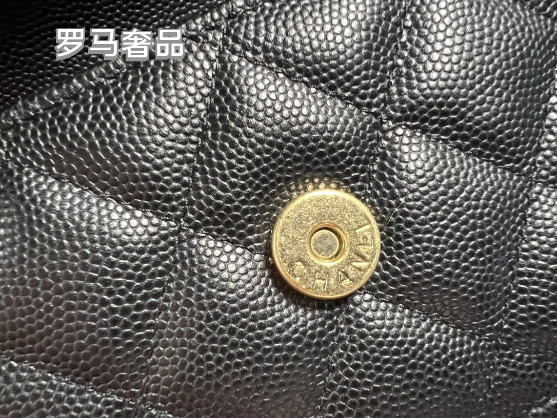 Luxury Quilted Leather Flap Shoulder Bag with Gold-Tone Chain and CC Logo - Black