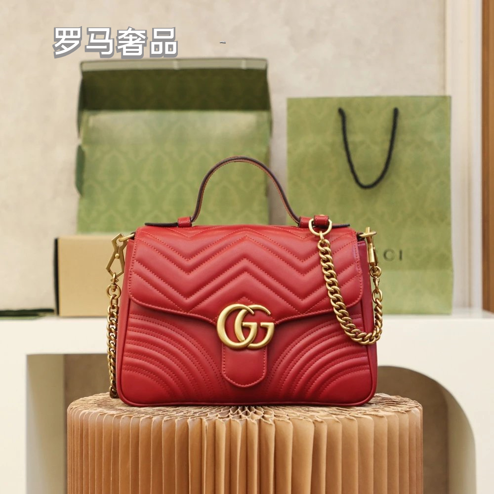 Gucci Elegant White Chevron Quilted Leather Handbag with Gold Hardware