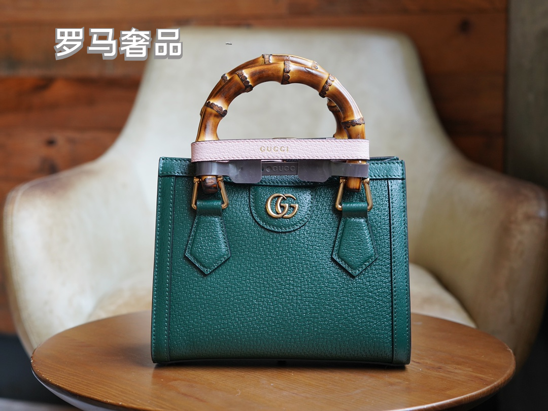 Gucci Vintage Off-White Leather Handbag with Bamboo Handle