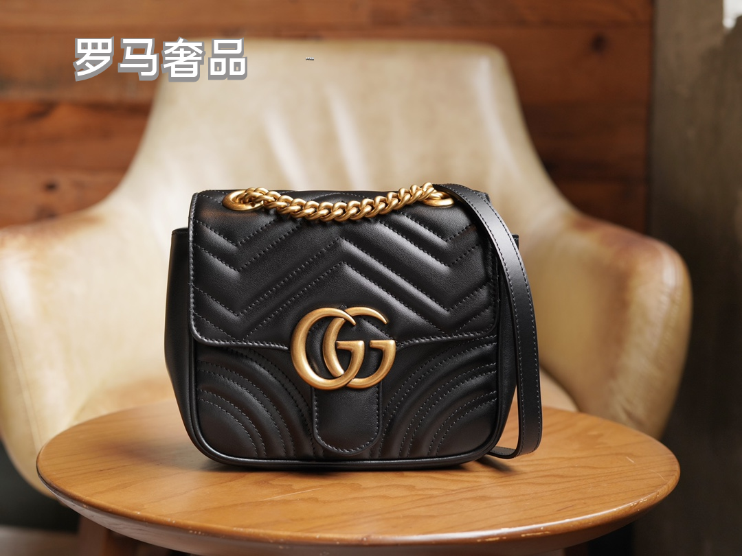 Gucci Elegant Quilted White Leather Shoulder Bag with Gold Chain Strap