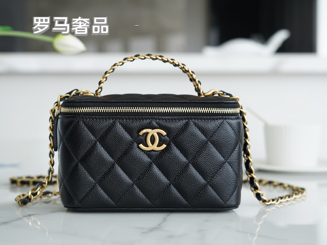 Chanel White Quilted Lambskin Small Vanity Case with Gold-Tone Hardware