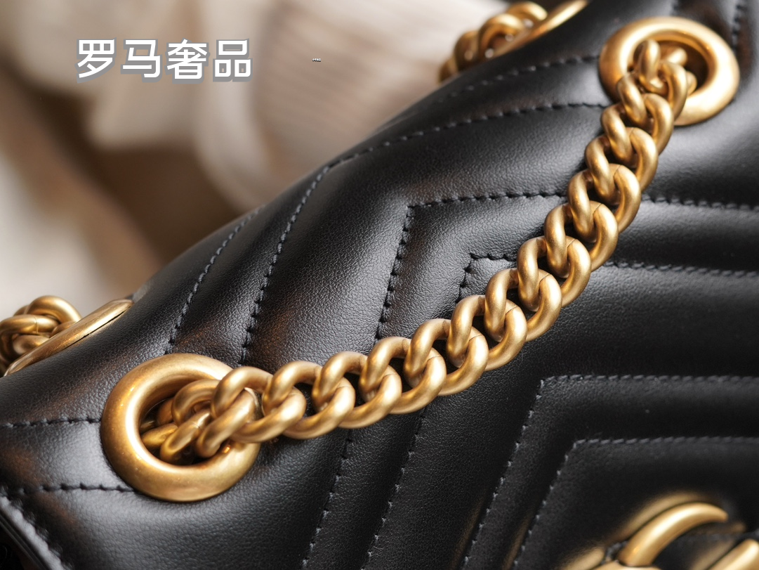 Gucci Elegant Quilted White Leather Shoulder Bag with Gold Chain Strap