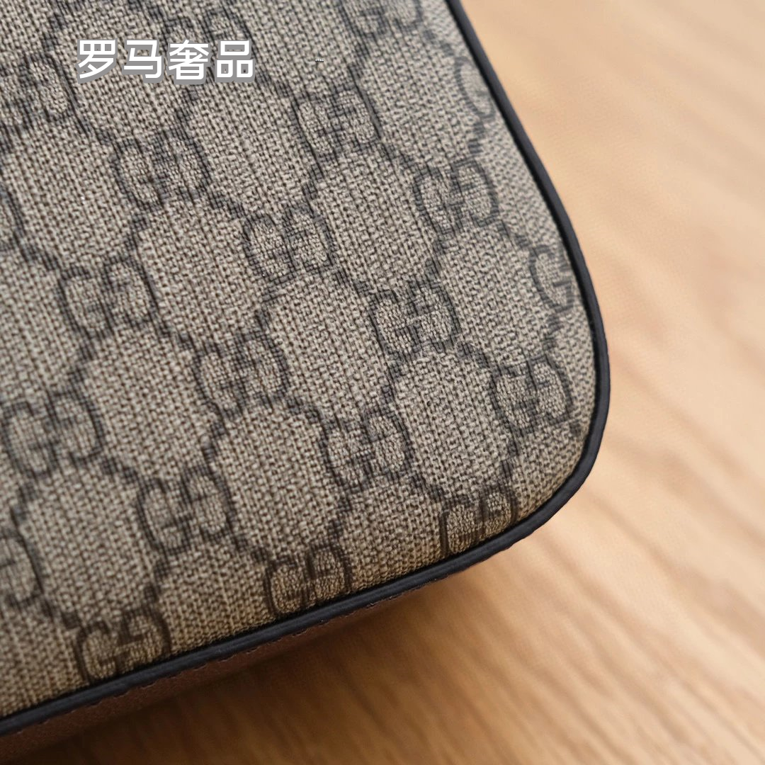 Gucci Neo Vintage GG Supreme Small Messenger Bag