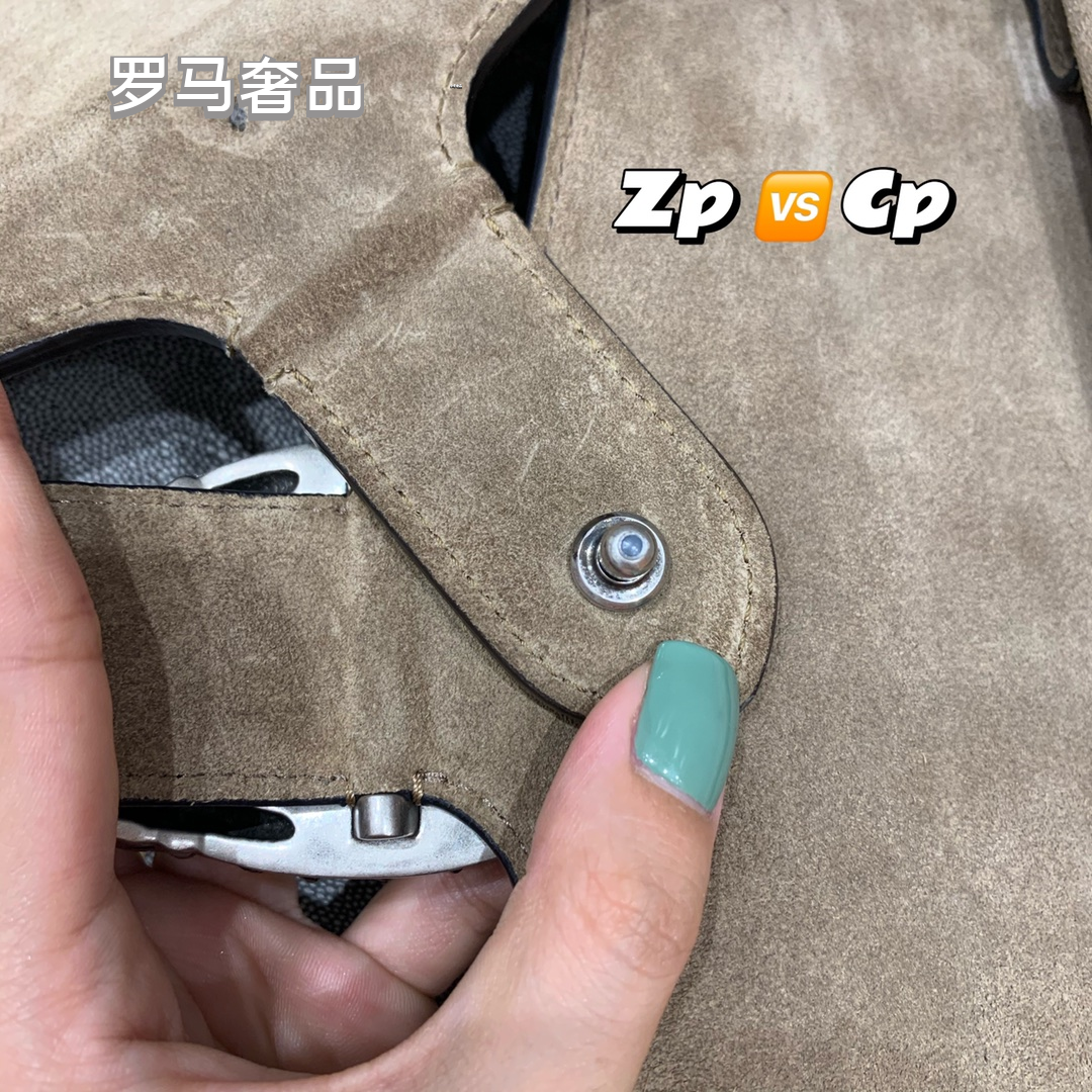Gucci Dionysus GG Supreme Small Shoulder Bag with Tiger Head Closure