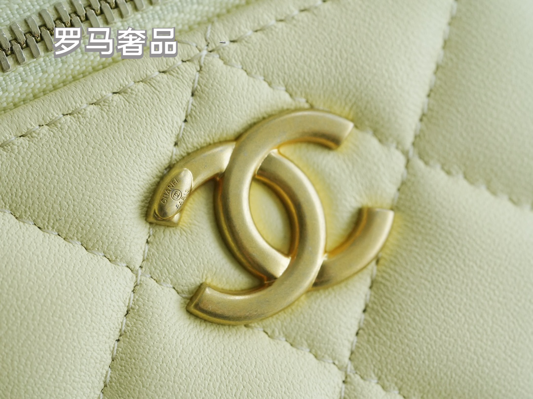 Small Quilted Vanity Bag with Gold Chain Strap - White Luxury Crossbody Case