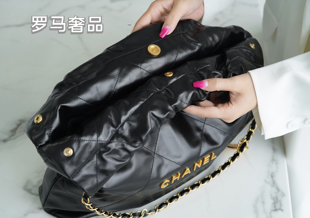 Chanel 22 Mini Handbag - White Quilted Leather with Gold-Tone Hardware