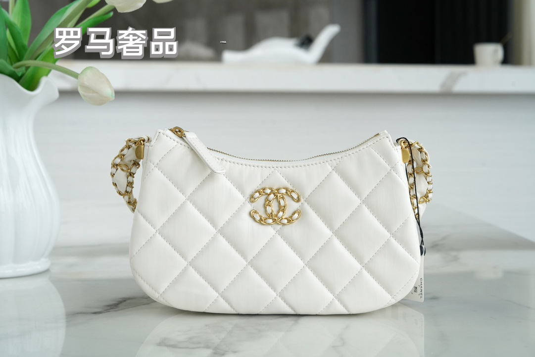 Luxury White Quilted Leather Hobo Handbag with Gold-Tone Chain Strap