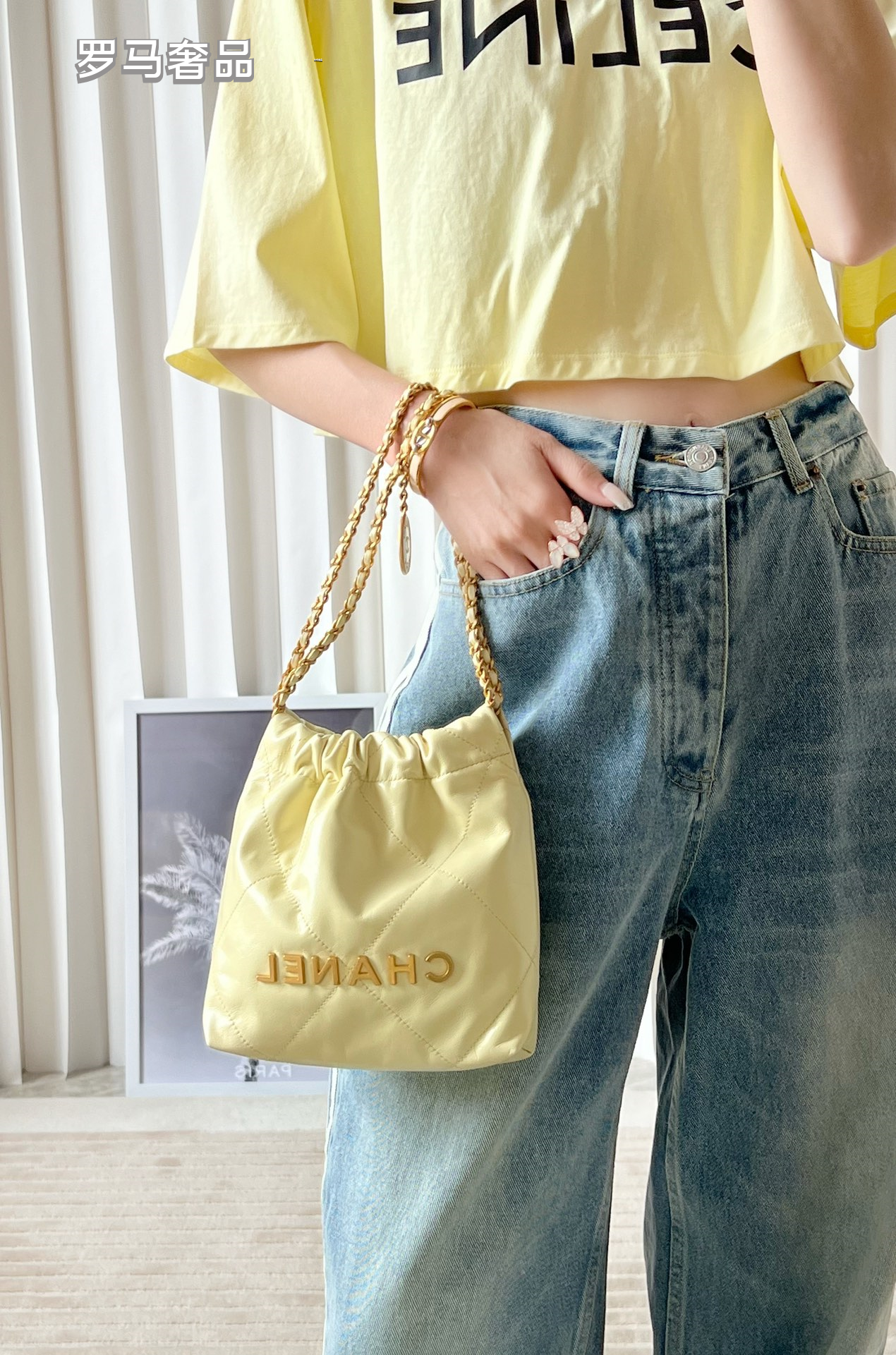 Chanel 22 Small Handbag - Shiny Calfskin &amp; Gold-Tone Metal - Light Yellow