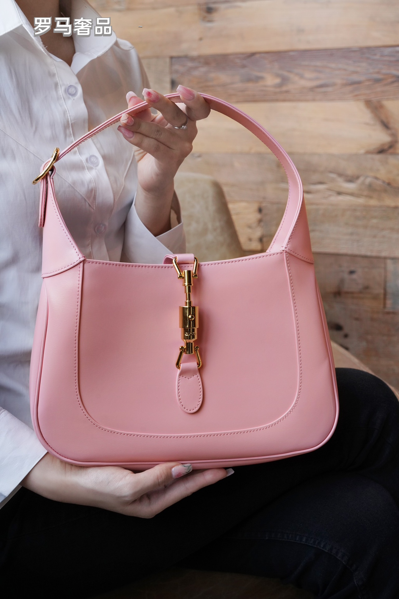 Gucci Vintage Pink Leather Hobo Shoulder Bag with Gold Metal Clasp
