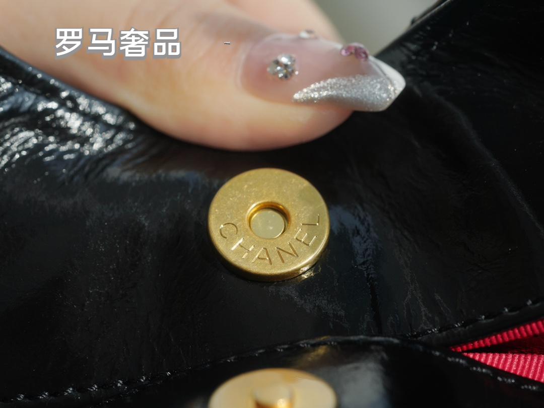 Elegant Black Quilted Patent Leather Shoulder Bag with Gold Chain Strap