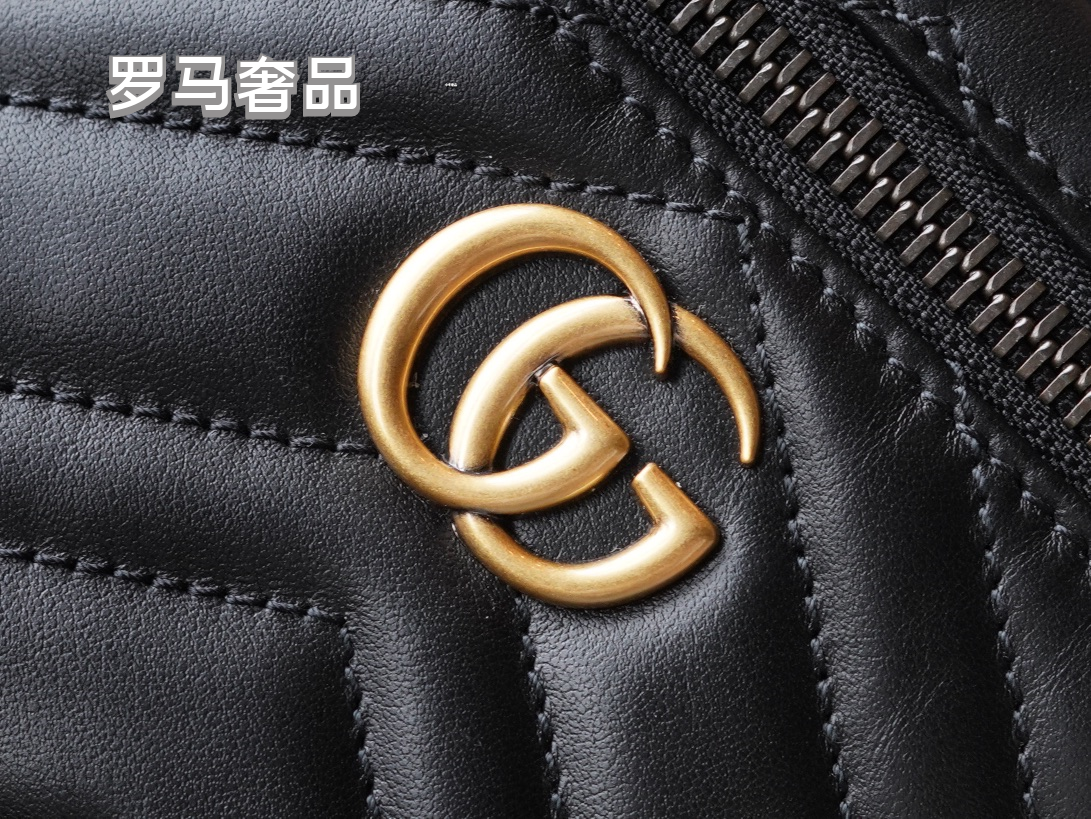 Gucci Cream Chevron Quilted Leather Vanity Bag with Gold Chain Strap